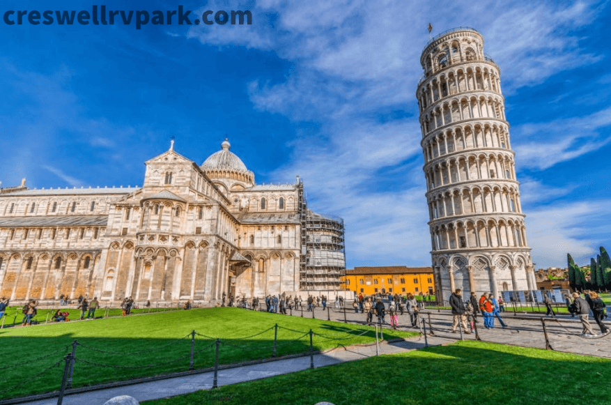 หอเอนเมืองปิซา ( Leaning Tower of Pisa )