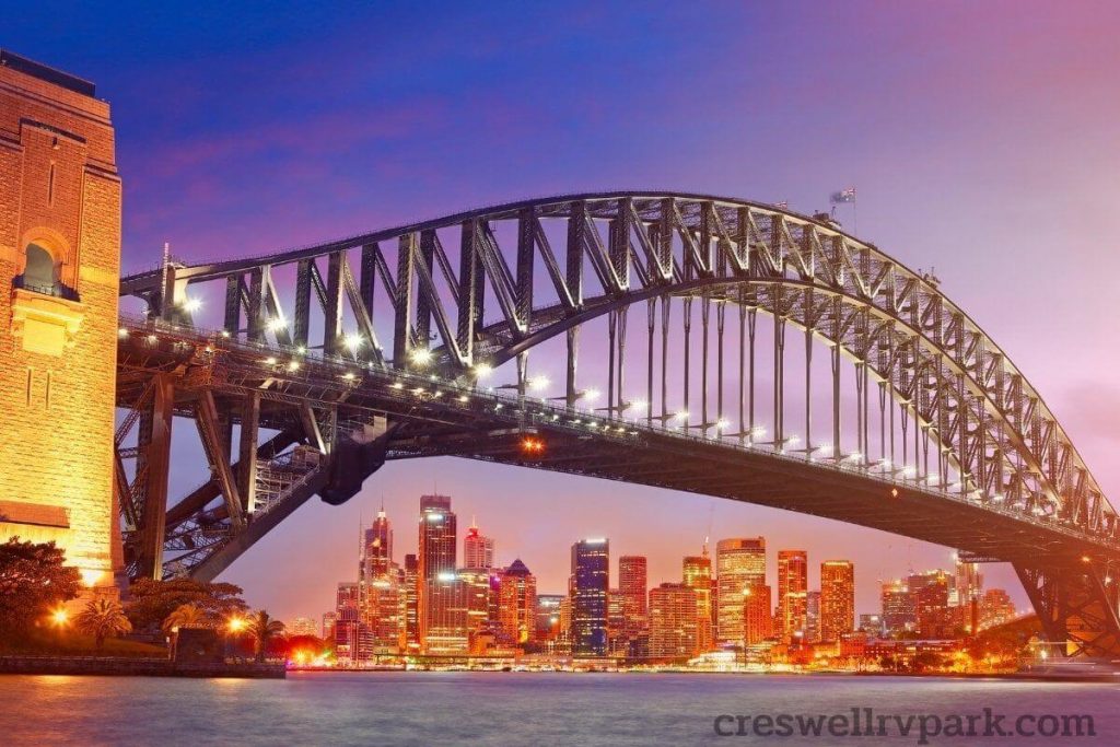 Sydney Harbour Bridge ที่น่าประทับใจเป็นหนึ่งในสัญลักษณ์ของประเทศออสเตรเลีย การก่อสร้างสะพานเริ่มขึ้นในปี พ.ศ. 2475