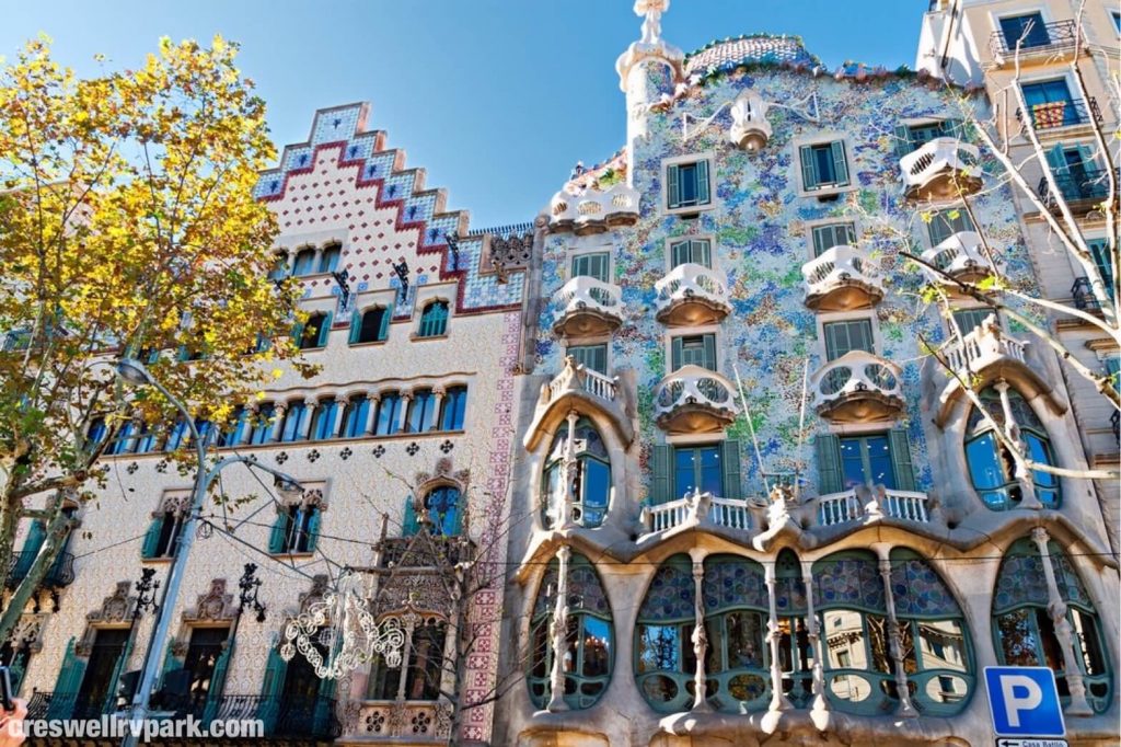 พิพิธภัณฑ์ Casa Batlló ซึ่งเคยเป็นที่อยู่อาศัยส่วนตัวในบาร์เซโลนา ประเทศสเปน เป็นหนึ่งในสถานที่เหล่านั้นที่สร้างความประหลาดใจได้เสมอ