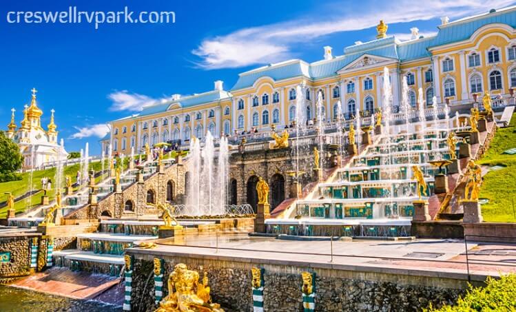 พระราชวังเปเตียร์กอฟ (Peterhof Palace)